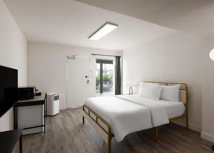 Western Papago & Hotel